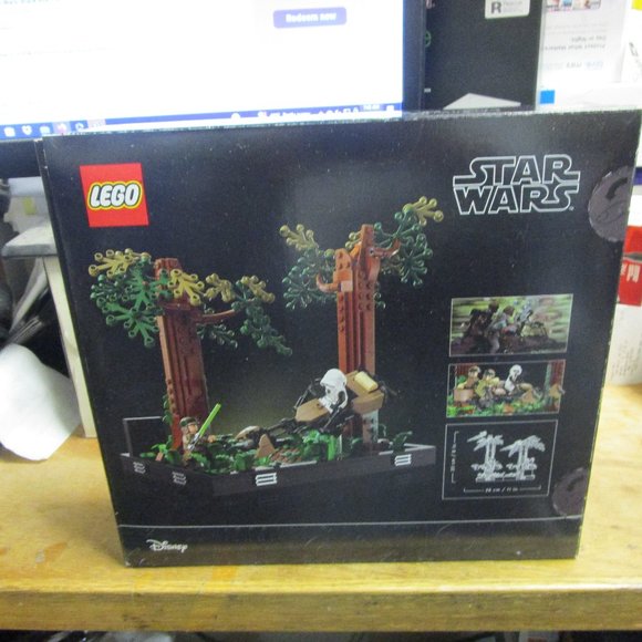LEGO Other - LEGO Star Wars Endor Speeder Chase Diorama